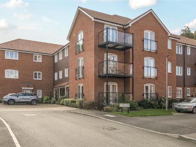Flat for sale in Catteshall, Waverley