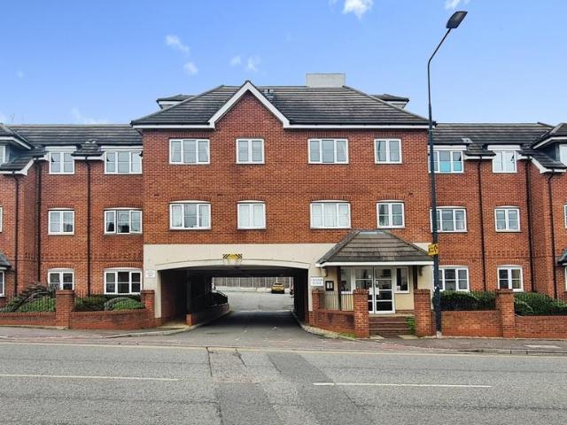 Flat for sale in Walton, Aylesbury