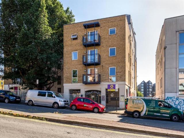 Flat for sale in Round Hill, Brighton & Hove