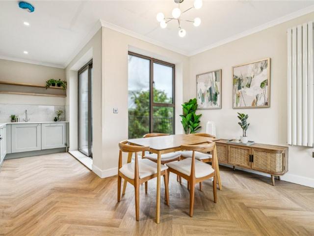 Flat for sale in London Borough of Merton, South Wimbledon