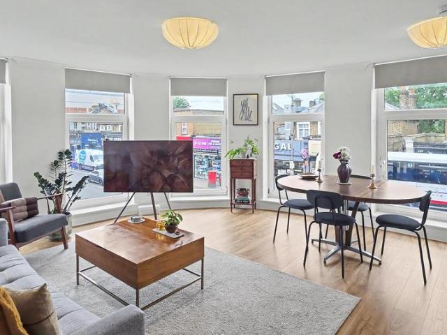 Flat for sale in London Borough of Ealing, Hanwell