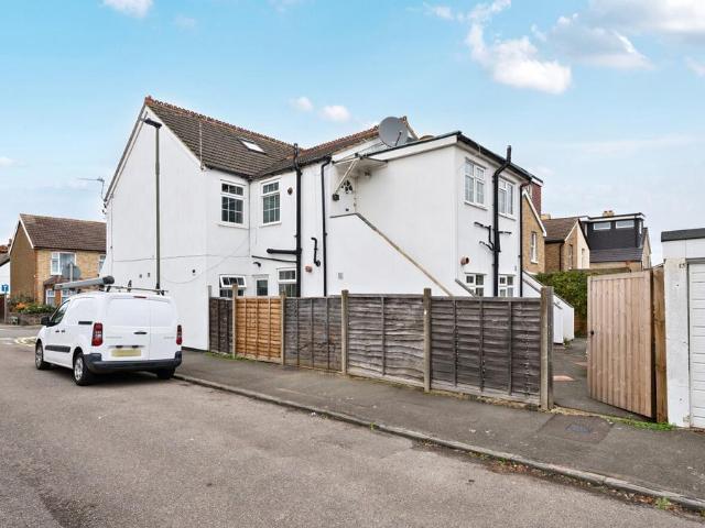 Flat for sale in Farnborough, Greater London