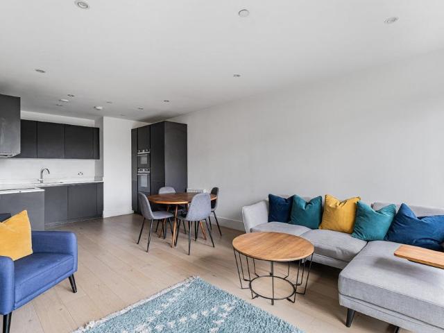 Flat for sale in London Borough of Lewisham, Blackheath