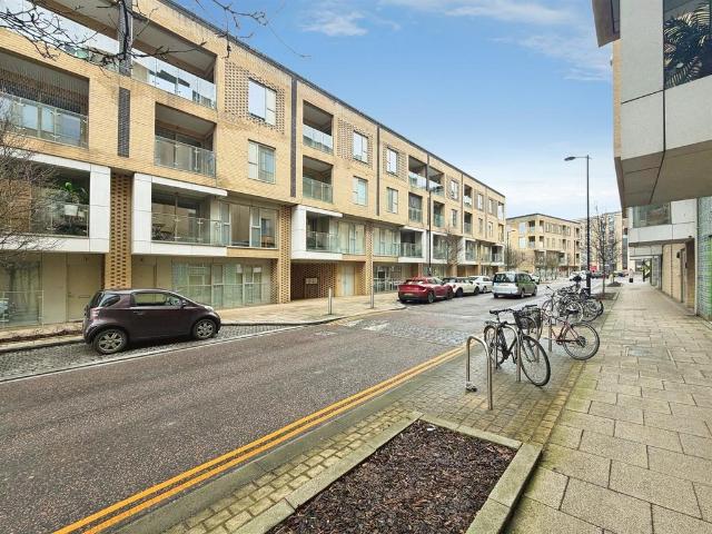 Flat for sale in Arbury, Cambridgeshire