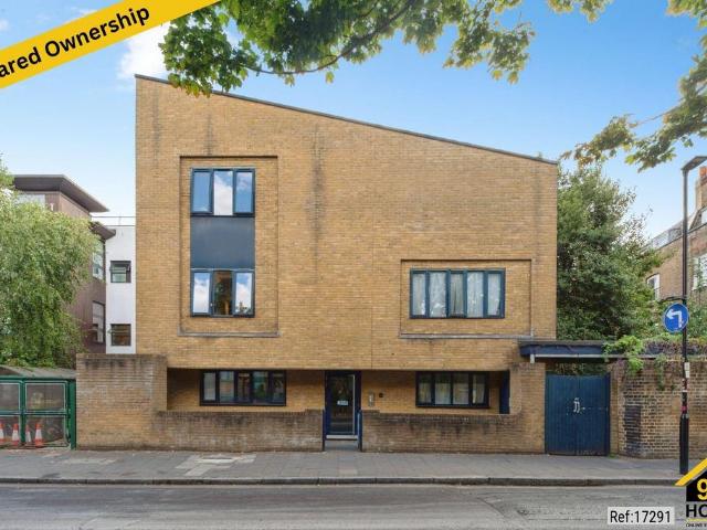 Flat for sale in Stoke Newington, Greater London