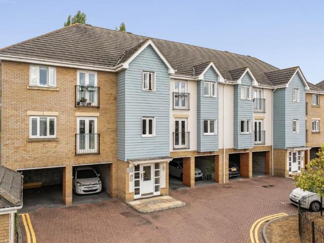 Flat for sale in Bourne Vale, Kent