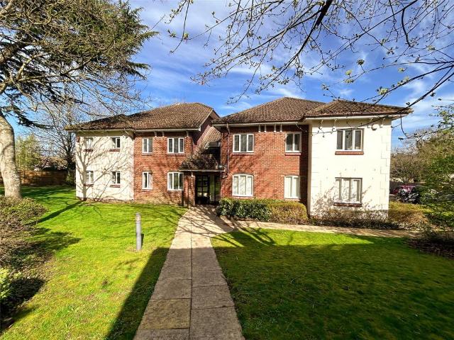 Flat for sale in Pachesham Park, Surrey