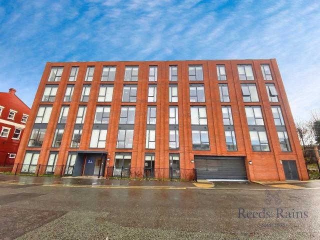 Flat for sale in Calderstones