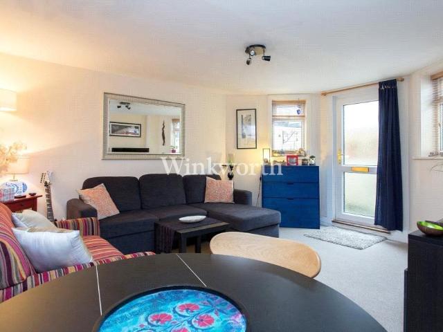 Flat for sale in Harringay, Greater London