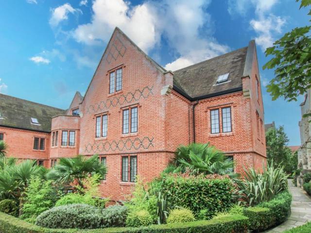 Flat for sale in The Galleries, Brentwood