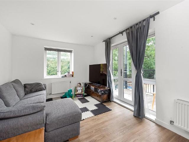 Flat for sale in Crystal Palace, Greater London