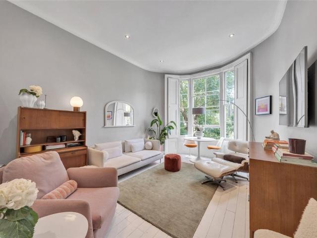 Flat for sale in Maida Vale, Greater London