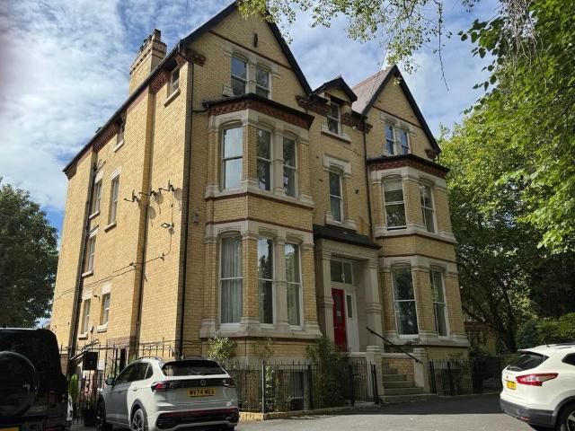 Flat for sale in Calderstones