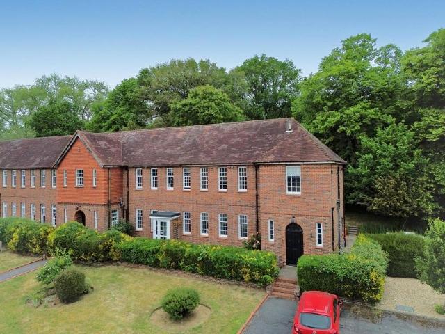 Flat for sale in Fole, Surrey