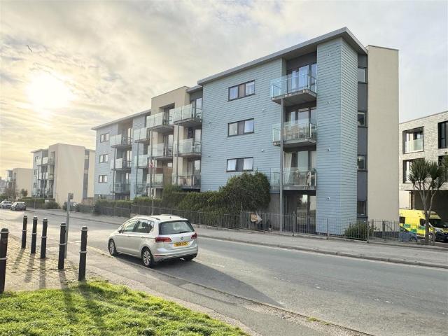 Flat for sale in Newquay, Cornwall