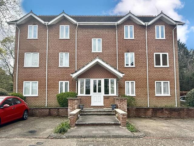 Flat for sale in Blackwater and Hawley, Hart