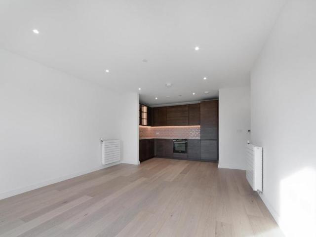 Flat for sale in Riverscape, Greater London
