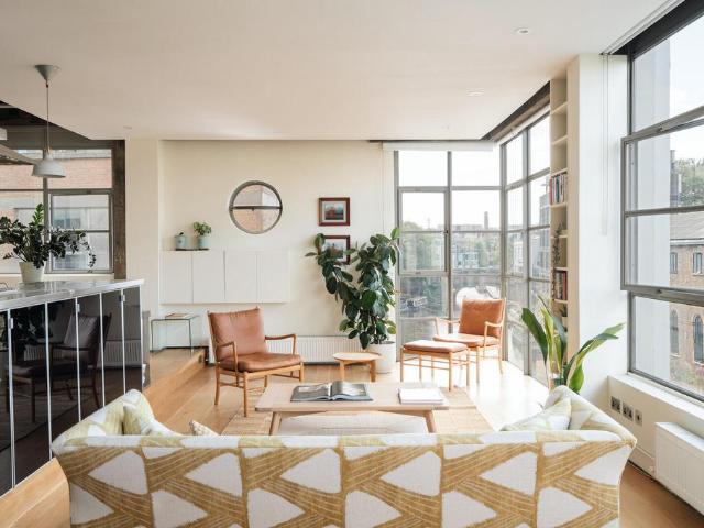 Flat for sale in Hoxton, Greater London