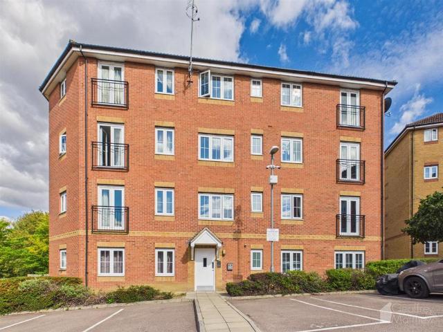 Flat for sale in Harlow, Essex