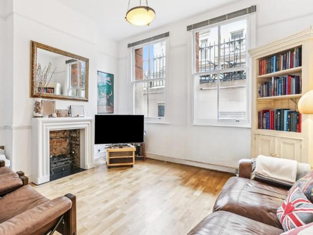 Flat for sale in Earl's Court, Greater London