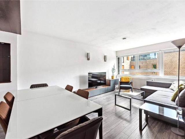 Flat for sale in Brownswood Park, Stoke Newington