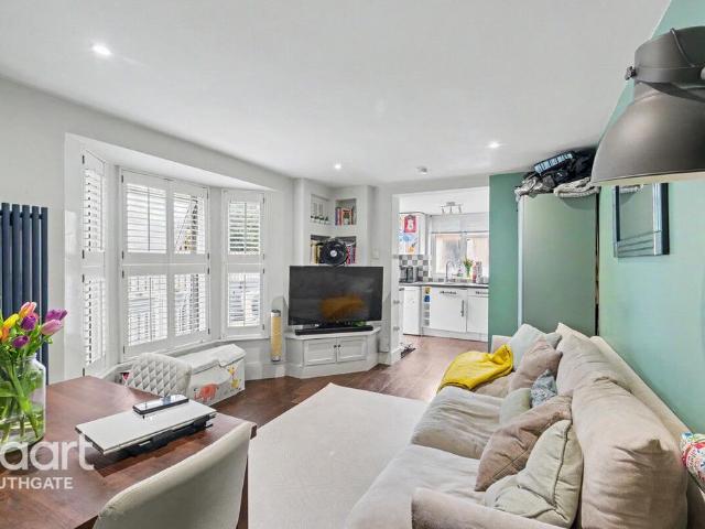Flat for sale in Brunswick Park, Greater London
