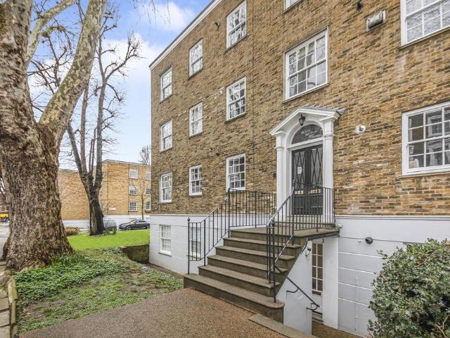 Flat for sale in Highbury, Greater London