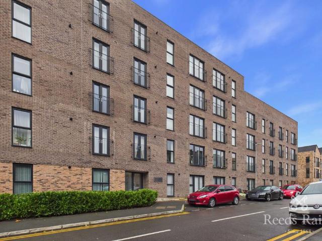 Flat for sale in Stretford, Trafford