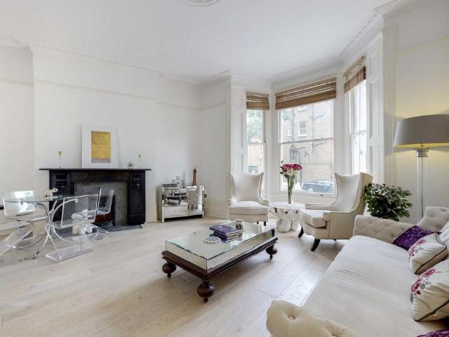 Flat for sale in Maida Vale, Greater London