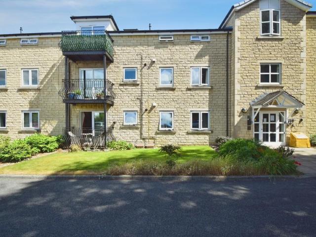 Flat for sale in Baildon, West Yorkshire