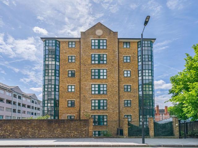 Flat for sale in St. John's Wood, Greater London