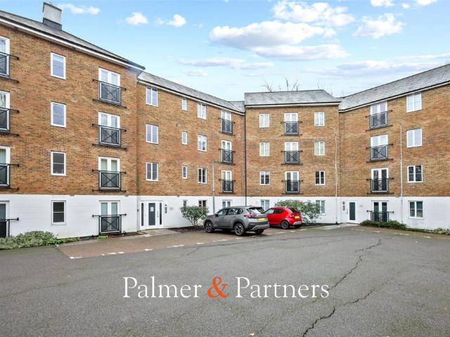 Flat for sale in Mile End, Fordham Heath