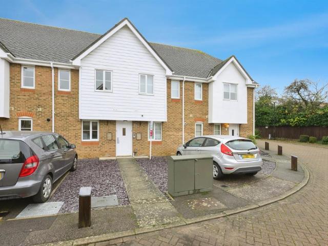 Flat for sale in Kings Hill, Colliers End