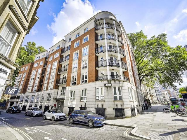 Flat for sale in West Smithfield, Lyons