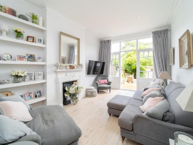 Flat for sale in Hornsey, Greater London