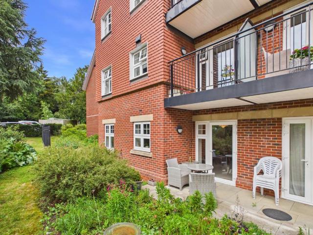 Flat for sale in Chalfont St. Peter, Denham