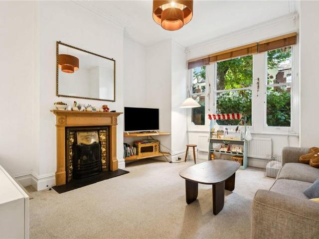 Flat for sale in London Borough of Hammersmith and Fulham, Greater London