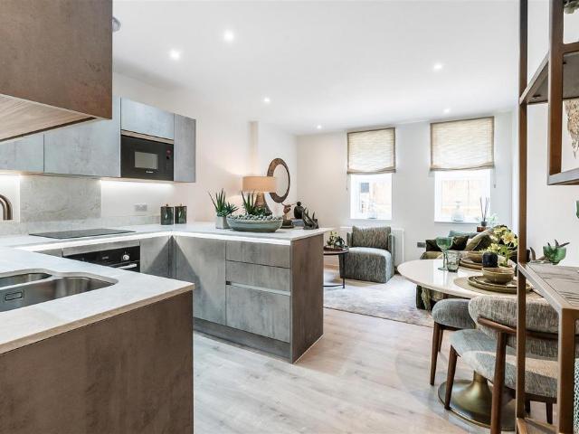 Flat for sale in Rose Hill, Pachesham Park