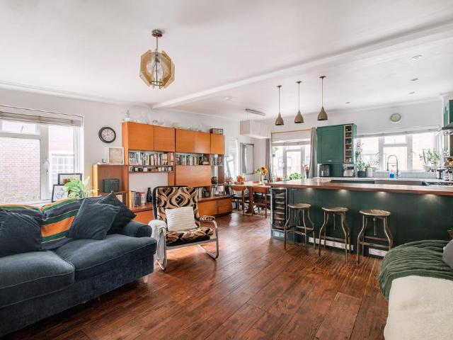Flat for sale in Seven Dials, Bloomsbury