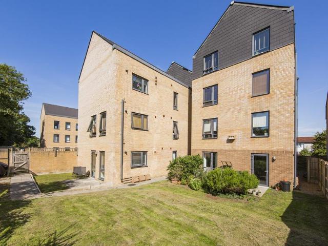 Flat for sale in Sandown Park, Kent