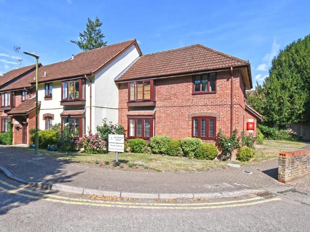 Flat for sale in Broxbourne, Hertfordshire