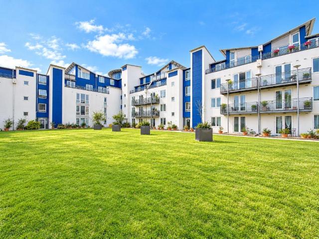 Flat for sale in Old Town, Swindon