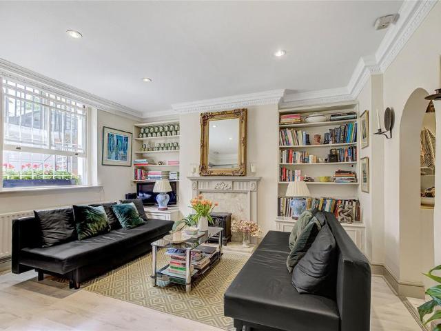 Flat for sale in Earl's Court, Greater London