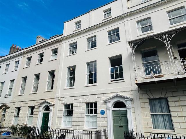 Flat for sale in Hotwells, Feckenham