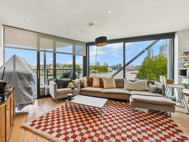 Flat for sale in Nine Elms, Greater London