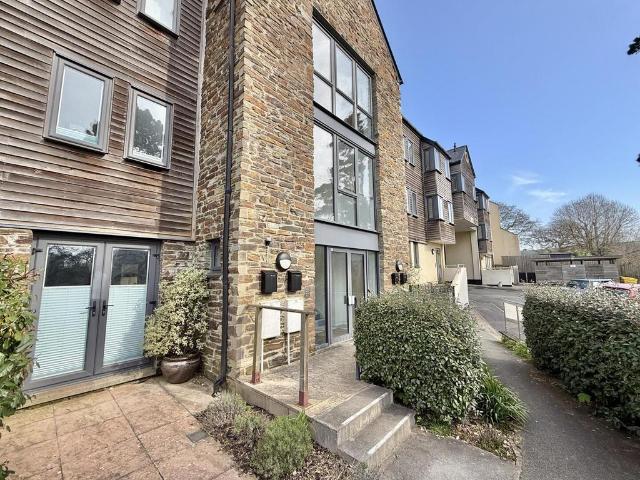 Flat for sale in Newham, Penweathers