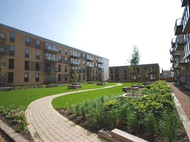Flat for sale in London Borough of Merton, Collier's Wood