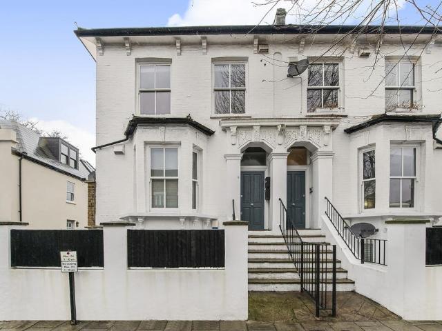 Flat for sale in East Dulwich, Greater London