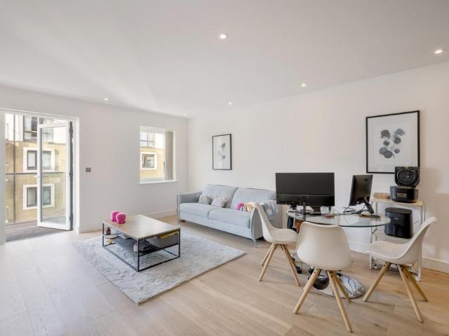 Flat for sale in Hammersmith, Greater London
