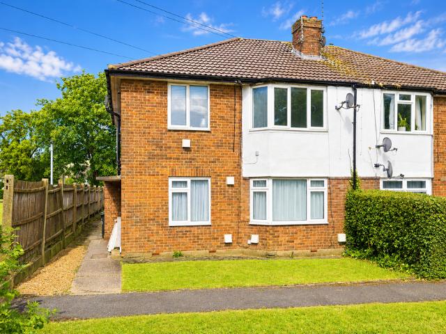 Flat for sale in Downside, Dunstable